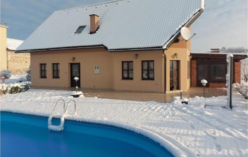Peldbaseins, Awesome Home In Krasic With Sauna in Kumroveca
