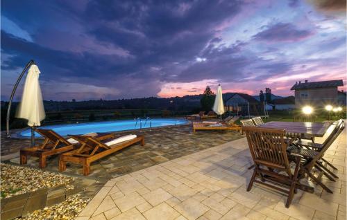 Peldbaseins, Awesome Home In Krasic With Sauna in Kumroveca