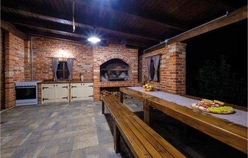 Peldbaseins, Awesome Home In Krasic With Sauna in Kumroveca