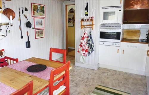 ห้องครัว, Lovely Home In Spanga With Kitchen in สโปงงา