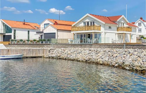 Cozy Apartment In Rönnäng With Kitchen - Stora Dyrön