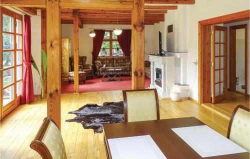 Stunning home in Kuhlen Wendorf with Sauna WiFi and 5 Bedrooms - image 12