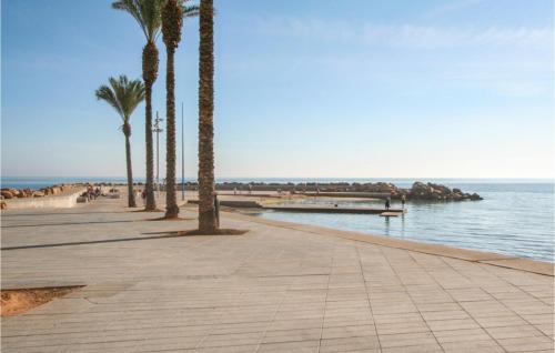 Stunning apartment in Torrevieja w/ Outdoor swimming pool WiFi and 2 Bedrooms - image 11