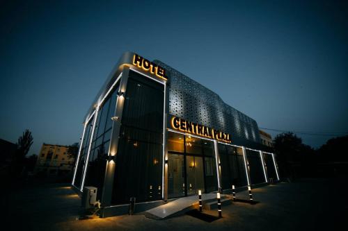 . Central Plaza Hotel