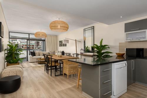 Lush Designer Apartment in CBD - Mountain Views - image 13
