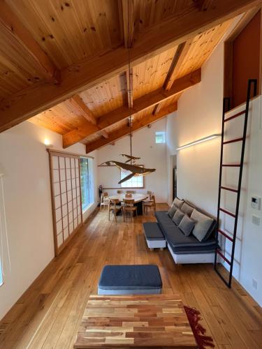 Three-Bedroom House image 6