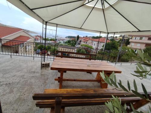 Apartment in Lopar with sea view, terrace, air conditioning, Wi-Fi (4618-4)