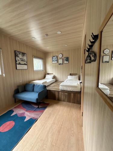2 twin beds