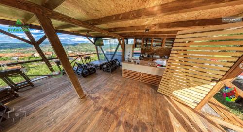 公共休息室/电视室, Bosnian Pyramid Glamping in 维索科