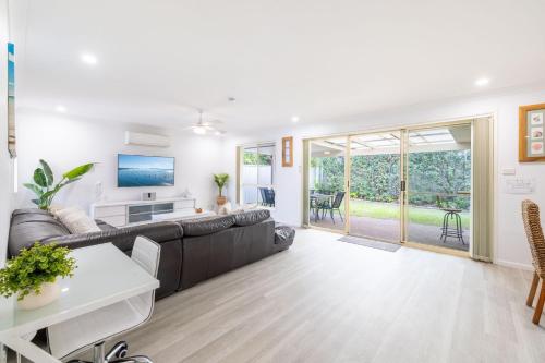 Fingal on Whitesands 1 12 Whitesands Road all on ground level with air con wifi and boat parking in Fingal Bay