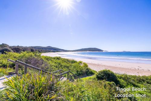Fingal on Whitesands 1 12 Whitesands Road all on ground level with air con wifi and boat parking in Fingal Bay