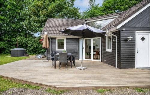  Awesome Home In Fårvang With Sauna in Fårvang