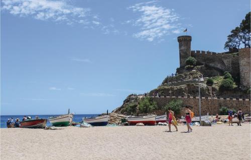 Stunning apartment in Tossa de Mar w/ WiFi and 2 Bedrooms - image 7