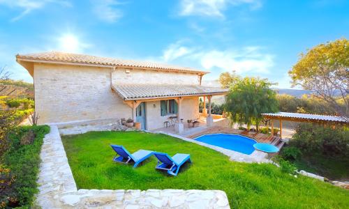 Swimming pool, Villa Vitsilias under the cretan sky in Episkopi