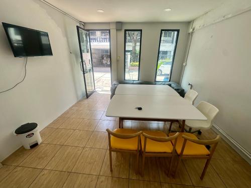 The Cute Silom hostel near โรงพยาบาลจุฬาลงกรณ์