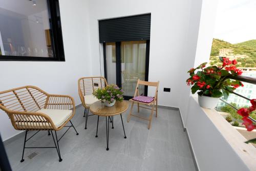 Apartment with View and Balcony image 7