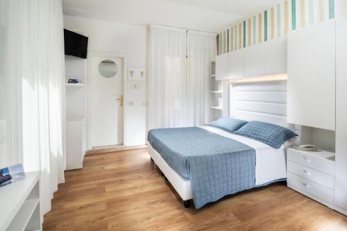 2 twin beds