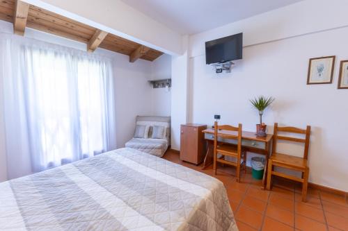 Standard Double or Twin Room with Garden View