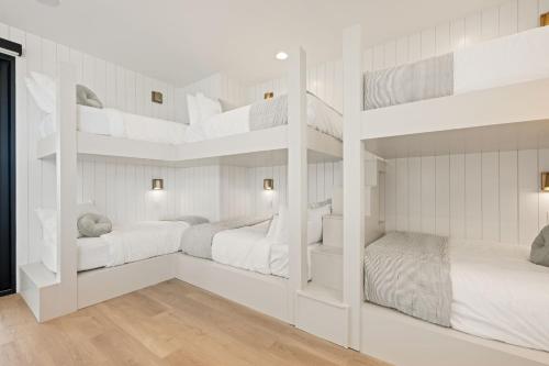 Lagoon Life Beach House - image 8