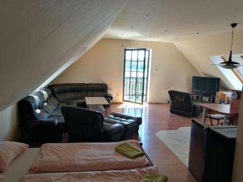 1 double bed, 2 sofa beds