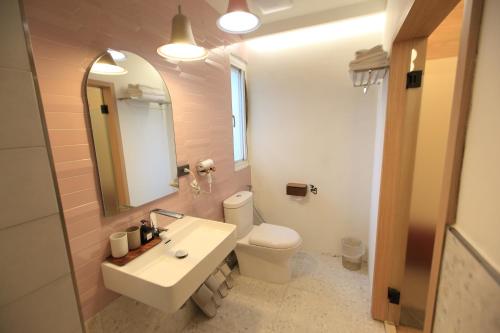 Standard Double Room image 8