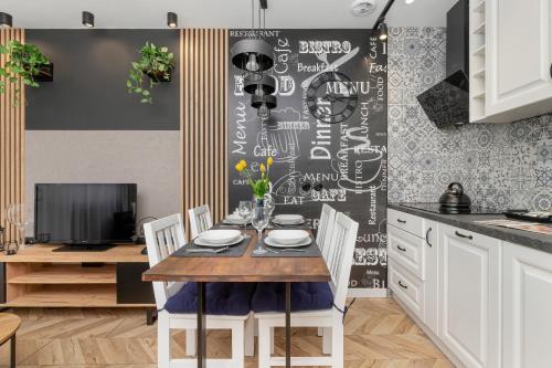 Instalações, Przytulny Apartament z Balkonem Bajki 5 by Rent like home in Przerobka