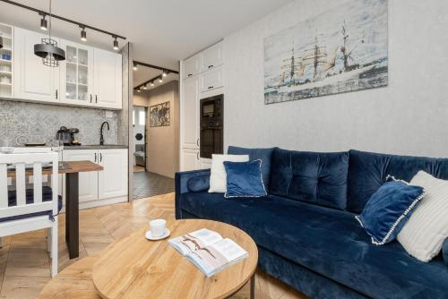 Sala de estar / sala de TV, Przytulny Apartament z Balkonem Bajki 5 by Noclegi Renters in Przerobka