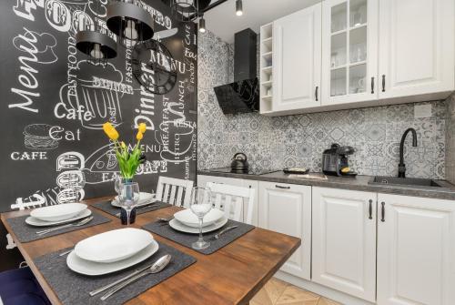 Cozinha, Przytulny Apartament z Balkonem Bajki 5 by Rent like home in Przerobka