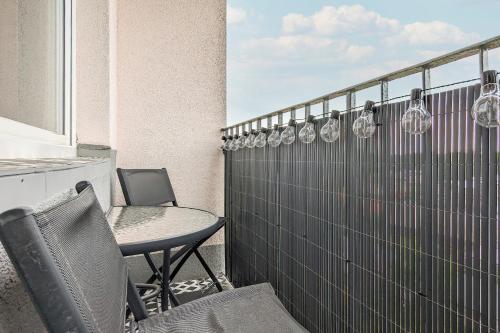 Varanda/terraço, Przytulny Apartament z Balkonem Bajki 5 by Rent like home in Przerobka