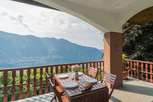 Top Lake View Villetta by Rent All Como