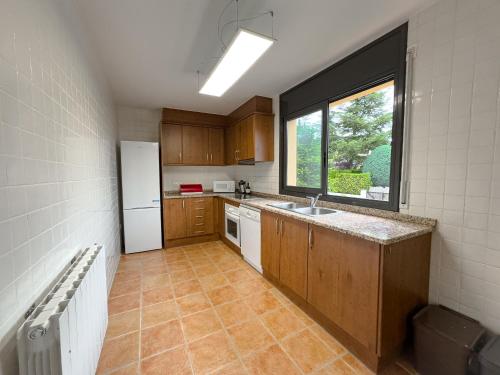 Caserna 13 - Moderna Casa de Pueblo en Maçanet (Caserna 13 - Moderna Casa de Pueblo en Macanet) in Massanet de Cabrenys