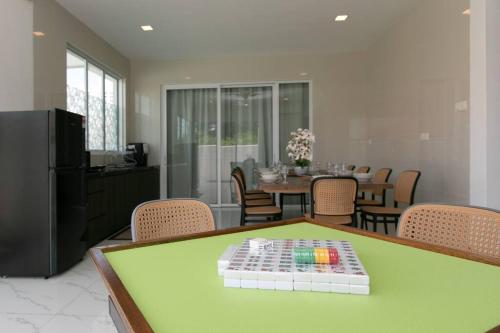 Tanjung Bungah 5BR Villa w pool 20pax