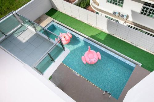 Tanjung Bungah 5BR Villa w pool 20pax