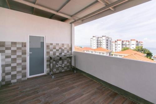 Tanjung Bungah 5BR Villa w pool 20pax