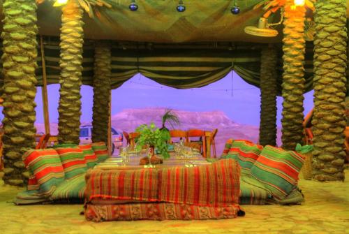 Restaurant, Kfar Hanokdim in Mountainside