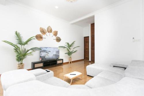 Tanjung Bungah 5BR Villa w pool 20pax