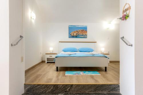Beach Apartment Francesko near Old Town, no steps 4
