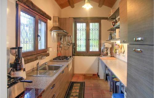 Four-Bedroom Holiday Home in Chiaramonte Gulfi - image 9