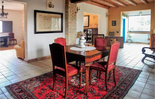 Four-Bedroom Holiday Home in Chiaramonte Gulfi - image 6