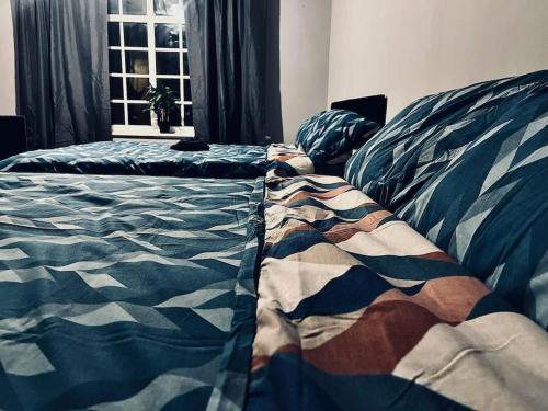 3 Bed for 8 Slough