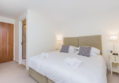 388 Fabulous 2 bedroom apartment with parking 2 minutes walk from the Royal Mile - image 8