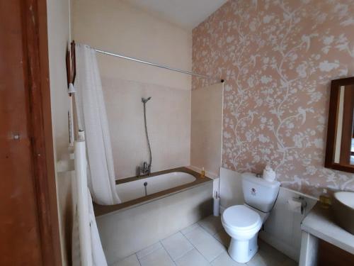 297 - Charming spacious 2 bedroom apartment in the center of Edinburgh's Old Town - main image