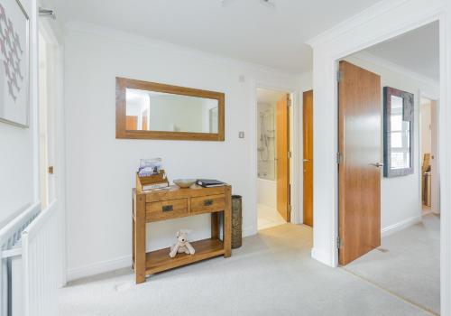 388 Fabulous 2 bedroom apartment with parking 2 minutes walk from the Royal Mile - image 10