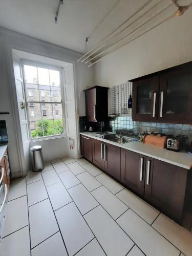 297 - Charming spacious 2 bedroom apartment in the center of Edinburgh's Old Town - image 11