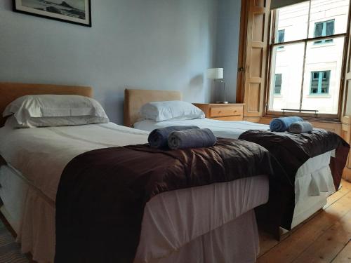 297 - Charming spacious 2 bedroom apartment in the center of Edinburgh's Old Town - image 2