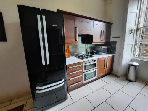 297 - Charming spacious 2 bedroom apartment in the center of Edinburgh's Old Town - image 5