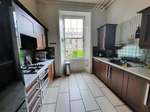 297 - Charming spacious 2 bedroom apartment in the center of Edinburgh's Old Town - image 8