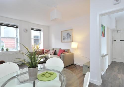 367 Comfortable 2 bedroom apartment on the edge of Edinburgh's historic Old Town - image 6