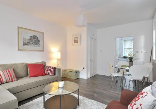 367 Comfortable 2 bedroom apartment on the edge of Edinburgh's historic Old Town - image 9