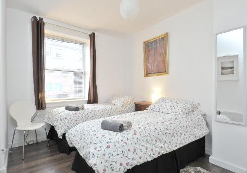 367 Comfortable 2 bedroom apartment on the edge of Edinburgh's historic Old Town - image 4